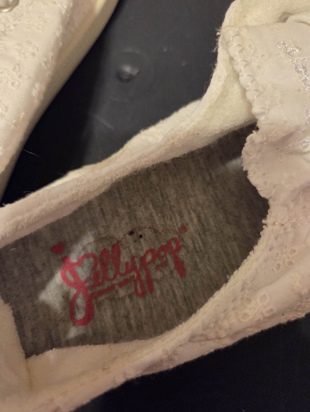 Womens Size 10 White Eyelet Lace-Up Sneakers - Picture 2 of 9